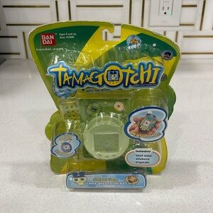 2007 Tamagotchi Connection Green Gotchi Gear
